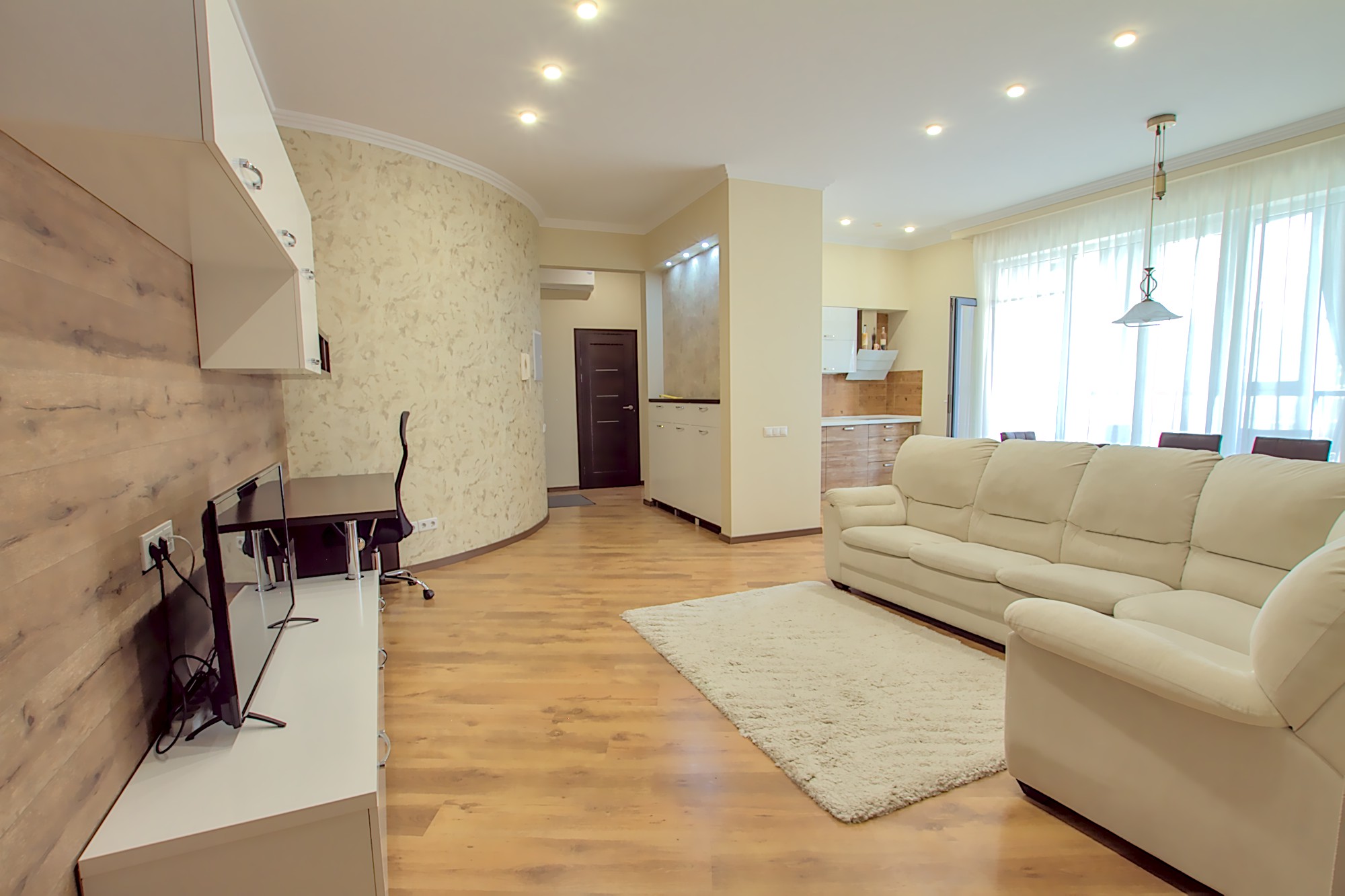 Alquilar un apartamento en Chisinau - residencia Coliseum: 3 habitaciones, 2 dormitorios, 94 m²